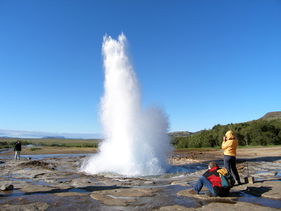 islande strokkur geyser  fotolia